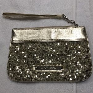 Express wristlet